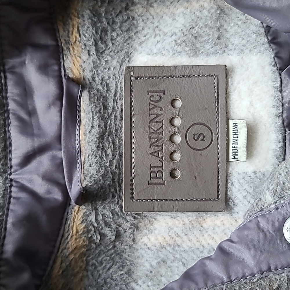 Size Small jacket - Picture 3 of 4